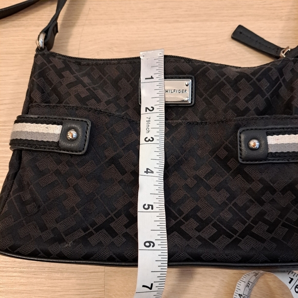 Tommy Hilfiger Black Small Classic Slim Minimalist Crossbody Bag Purse - Picture 7 of 7